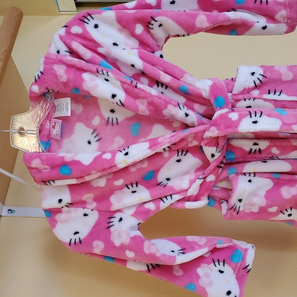 Hello Kitty Robe, Sm Purse & Key Chain - Picture 2 of 10